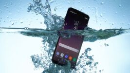 How_to_Get_Water_Out_of_Your_Phone_Speaker